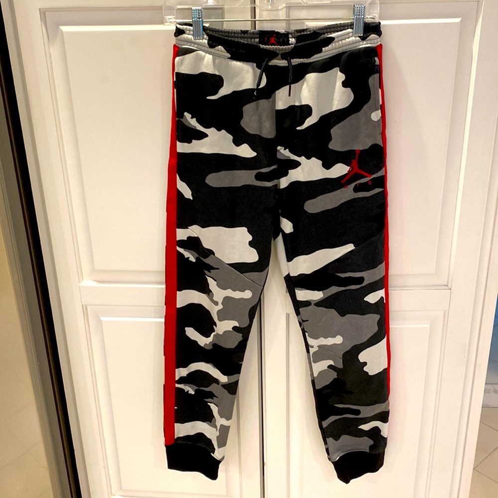 NIKE BRAND NEW (w/no tag) Camo pants